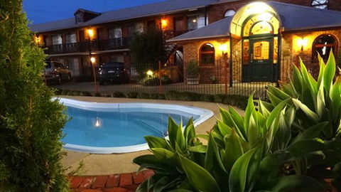 Hermitage Motor Inn - Tourism Noosa 0