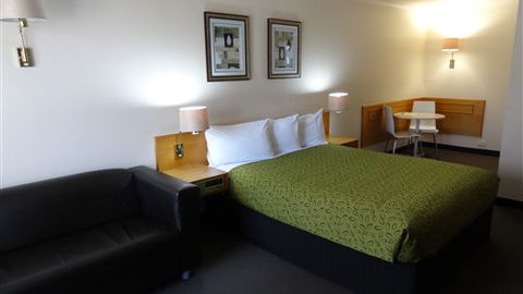 Hermitage Motor Inn - Tourism Noosa 1