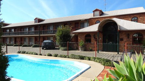Hermitage Motor Inn - Tourism Noosa 3