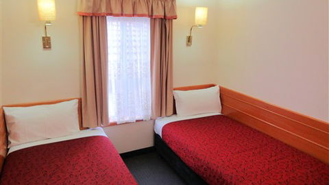 Hermitage Motor Inn - Tourism Noosa 7