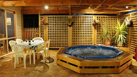 Woodland By The Bay - Tourism Noosa 7