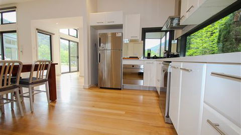 The BASE Luxury Villas - Tourism Noosa 1