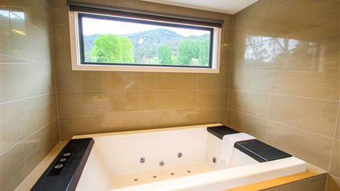 The BASE Luxury Villas - Tourism Noosa 5