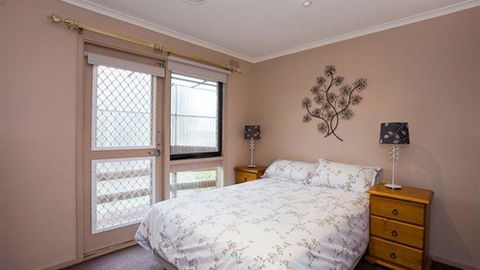 Raydon Court - Tourism Noosa 1