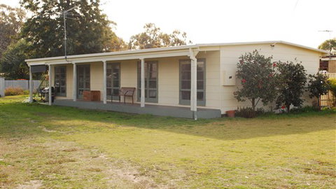 Manners In Mulwala - Tourism Noosa 1