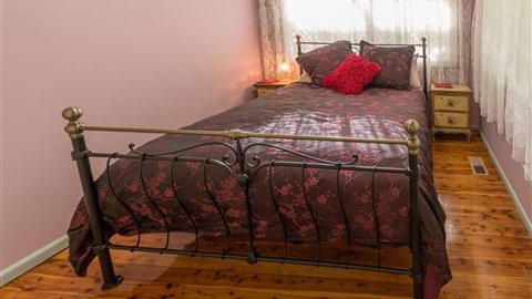 Muscat House - Tourism Noosa 0