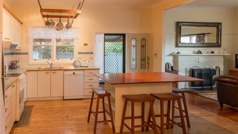 Muscat House - Tourism Noosa 2