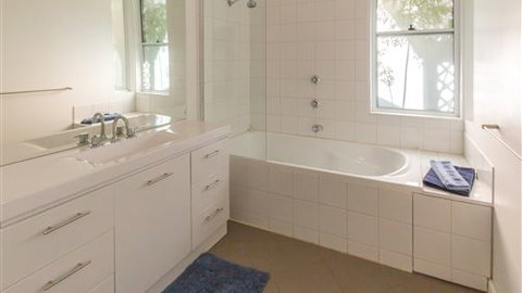 Muscat House - Tourism Noosa 3