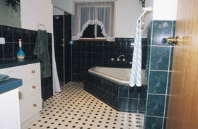 Villa Grenache Bed & Breakfast - Tourism Noosa 0