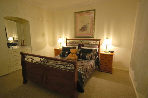 Admurraya House - Tourism Noosa 0