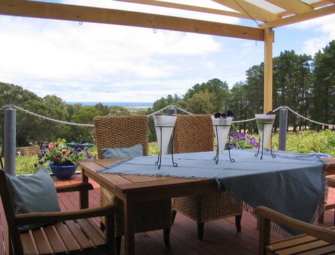 Blue Grape Vineyard Accommodation - Tourism Noosa 0