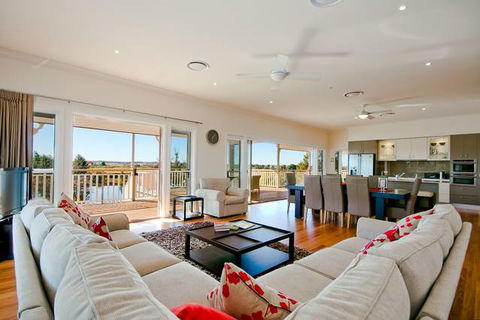 Cornwallis House - Tourism Noosa 3