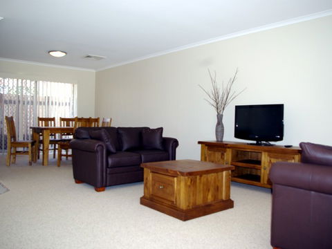 Fairways Bed & Breakfast At Jerilderie - Tourism Noosa 2