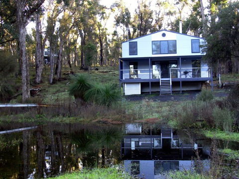 Hidden Grove Retreat - Tourism Noosa 0