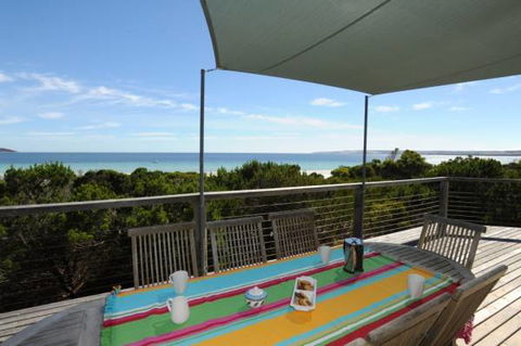 Island Beach Escape - Beachcomber - Tourism Noosa 2