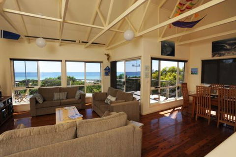 Island Beach Escape - Beachcomber - Tourism Noosa 3