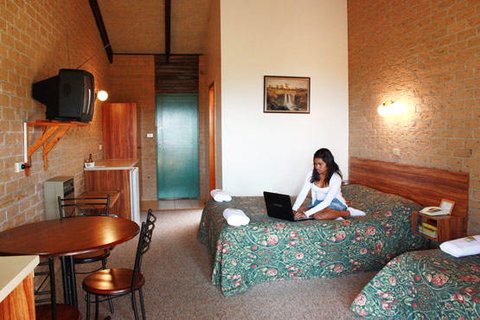 Lookout Motor Inn - Tourism Noosa 0