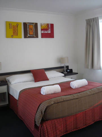 Oakey Motor Inn - Tourism Noosa 1