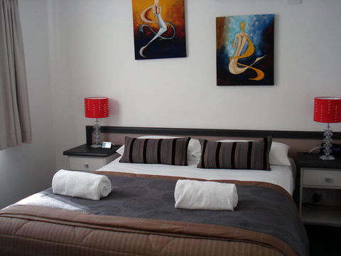 Oakey Motor Inn - Tourism Noosa 0
