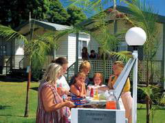 Paradise Palms Carey Bay - Tourism Noosa 3