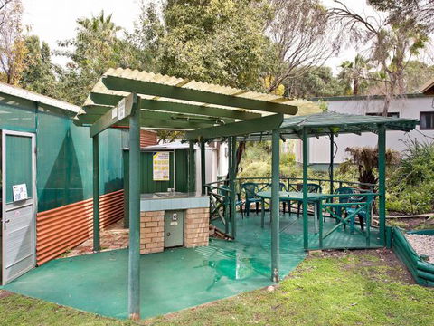 Acclaim Pine Grove Holiday Park - Tourism Noosa 6