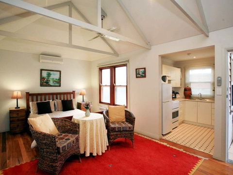 The Bank Guesthouse - Tourism Noosa 3