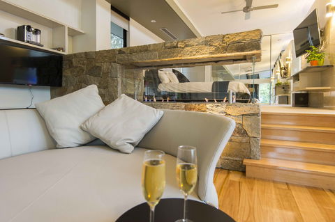The Feathered Nest - Luxury Wildlife Retreat - Tourism Noosa 0