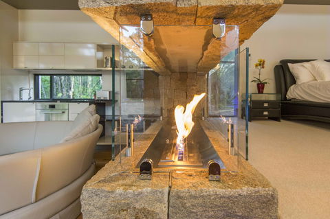 The Feathered Nest - Luxury Wildlife Retreat - Tourism Noosa 3