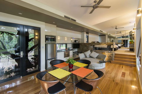 The Feathered Nest - Luxury Wildlife Retreat - Tourism Noosa 2