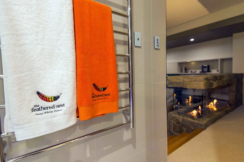 The Feathered Nest - Luxury Wildlife Retreat - Tourism Noosa 5