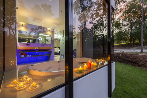The Feathered Nest - Luxury Wildlife Retreat - Tourism Noosa 8