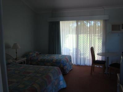 Airlie House Motor Inn - Tourism Noosa 2