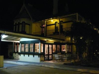 Airlie House Motor Inn - Tourism Noosa 3