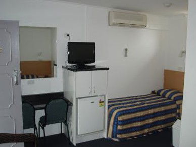 Tally Ho Motor Inn - Tourism Noosa 3