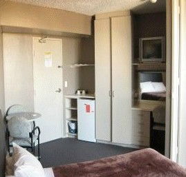 Hotel Saville - Tourism Noosa 0