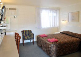 A & A Lodge Motel - Tourism Noosa 1