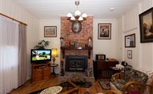 Tenterfield Cottage - Tourism Noosa 1
