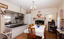 Tenterfield Cottage - Tourism Noosa 4