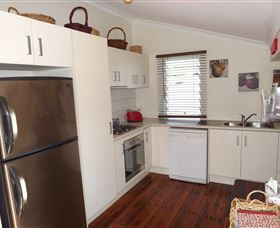 Red Ginger Bungalow - Tourism Noosa 1