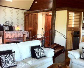 Secrets On The Lake - Tourism Noosa 1