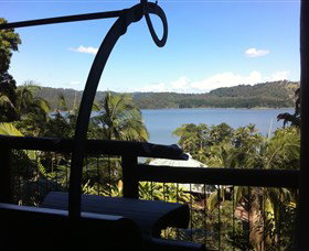 Secrets On The Lake - Tourism Noosa 2