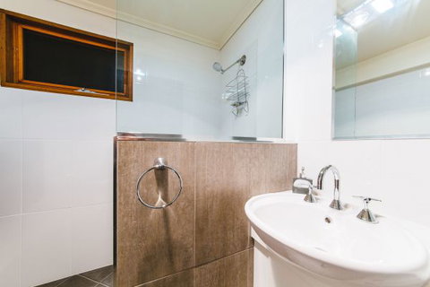 Alpine Edge Accommodation - Tourism Noosa 3