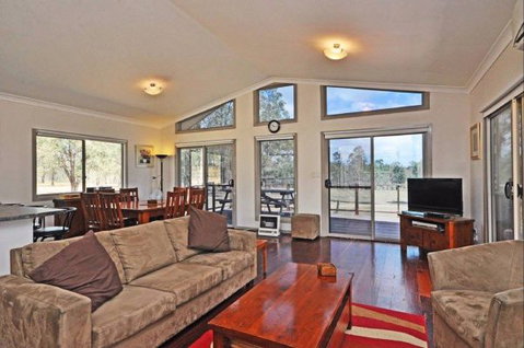 Villa Siena - Tourism Noosa 0