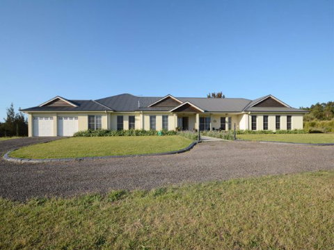 Villa Siena - Tourism Noosa 8
