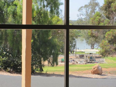 Carmines Antiques And Accommodation - Tourism Noosa 3