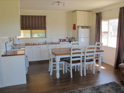 Fensom's Holiday Home - Tourism Noosa 5