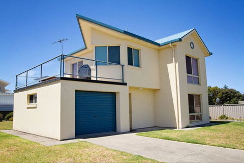 Fensom's Holiday Home - Tourism Noosa 31