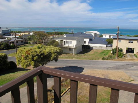 Fensom's Holiday Home - Tourism Noosa 30