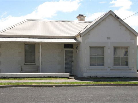 Fensom's Holiday Home - Tourism Noosa 0