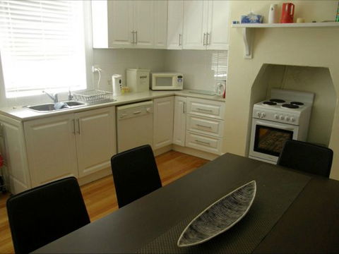 Fensom's Holiday Home - Tourism Noosa 1
